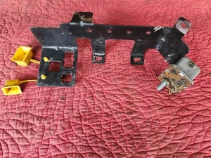 87 90 OEM Jeep Cherokee XJ 4.0L RENIX Fuse Relay Bracket & Starter Relay - Picture 1 of 4