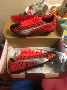 scarpe calcio con tacchetti di ferro