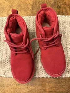 UGG Neumel II Jungen Lammfell Wildleder Chukka Stiefel in Rot Größe 4 - Bild 1 von 5