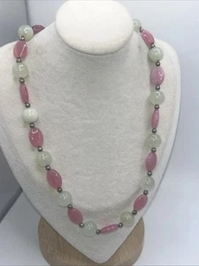 Vintage Glass Pink Green & Silvertone Beaded Necklace Spring Pastel Colors - Imagen 1 de 6