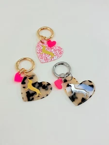 Taschenanhänger - Bag Charm Dackel Herz- Anhänger Dackel Liebe neon / marmoriert - Bild 1 von 7