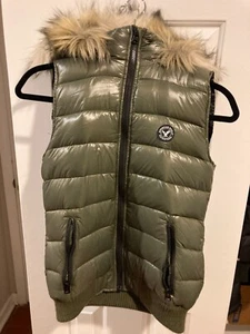 WOMENS XS AMERICAN EAGLE OLIVE GREEN FAUX FUR DUCK DOWN PUFFER VEST COAT - Picture 1 of 6