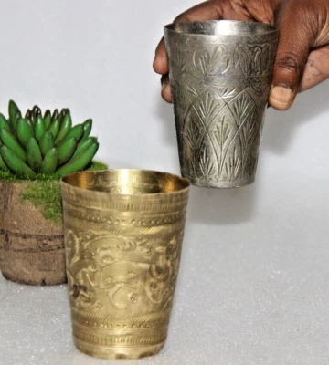 Vaso de latón antiguo de 2 piezas original antiguo hecho a mano grabado floral 19 Foto 1 de 4