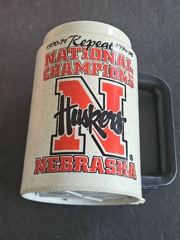VINTAGE NEBRASKA CORNHUSKERS REPEAT NATIONAL CHAMPIONS PLASTIC THERMO MUG CUP Cover