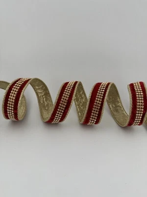 "Cinta de terciopelo rojo D. Stevens con borde central de diamantes de imitación con respaldo dorado 1"" 5 yardas" Foto 1 de 4