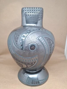 Mata Ortiz Handmade Pottery With Base by Cesar Bugarini 9.25"tall x 6.5"wide - Picture 1 of 8