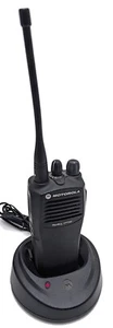 Motorola Radius CP150 4 Channel 2-Way Radio Walkie Talkie AAH50KCC9AA1AN Bundle - Picture 1 of 19