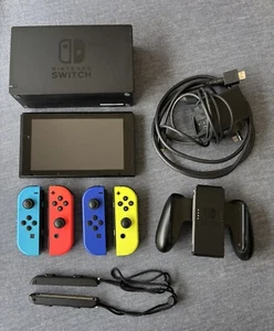 Nintendo Switch Bundle & 5 Games - Picture 1 of 2
