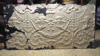 Tochas e pergaminhos antigos vitorianos de estanho para teto Cornacópia coroa de flores Ancanthus - Imagem 1 de 4