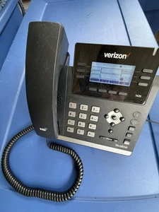 Verizon T42S Corded Black IP GigE Desk Phone - Works great! - Picture 1 of 2