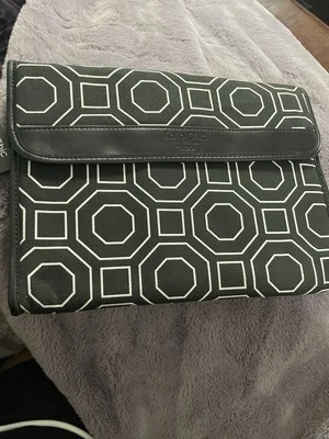 New Nuo Kailo chic 11.6 laptop table canvas sleeve in a hexagon pattern. - Image 1 of 4