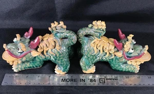 Vintage chinesische Fengshui Wucai Porzellanglasur Drachenkopf Bestie Kirin Statue Paar - Bild 1 von 5