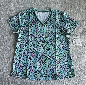 Koi Next Gen Scrub Top Women’s Sz Medium Green Rainbow Leopard Nursing Medical - Picture 1 of 10