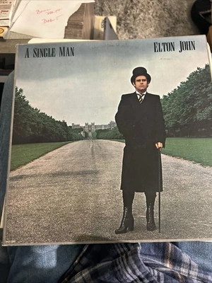 ELTON JOHN-MCA-3065-A SINGLE MAN-33 1/3rpm-1978 1ST PRESS GATEFOLD W/INSERT VG+ - Image 1 of 4