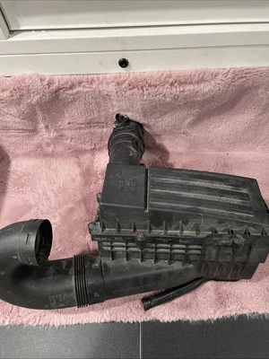 AUDI Q3 (8U) 2015-2018 2,0 L MOTOR FILTRO AIRE CARCASA CAJA LIMPIADORA Foto 1 de 4