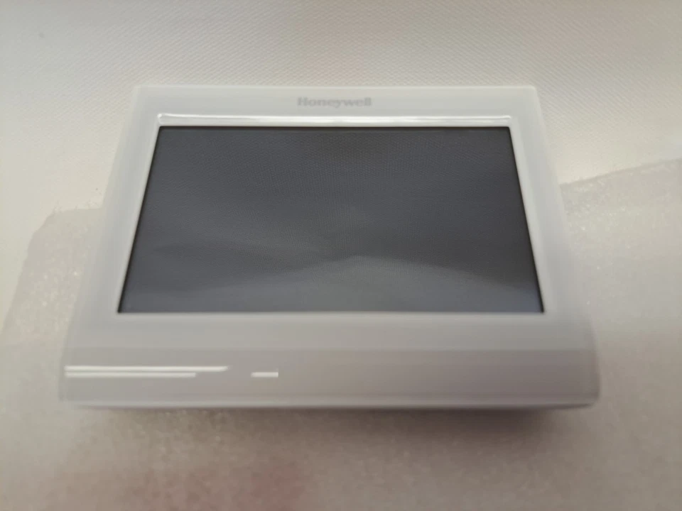 Honeywell Prestige HD 7-Day Programmable Thermostat THX9421R5021WW NEW no box - Image 1 of 4
