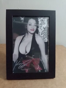Framed Kat Dennings Auto Reprit Signed 8.5x11 Photo 2 Broke Girls FREE SHIP - Picture 1 of 2