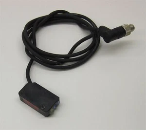 Keyence PZ-V11P Reflective PNP Photoelectric Sensor, Fully-Automatic Calibration - Picture 1 of 7