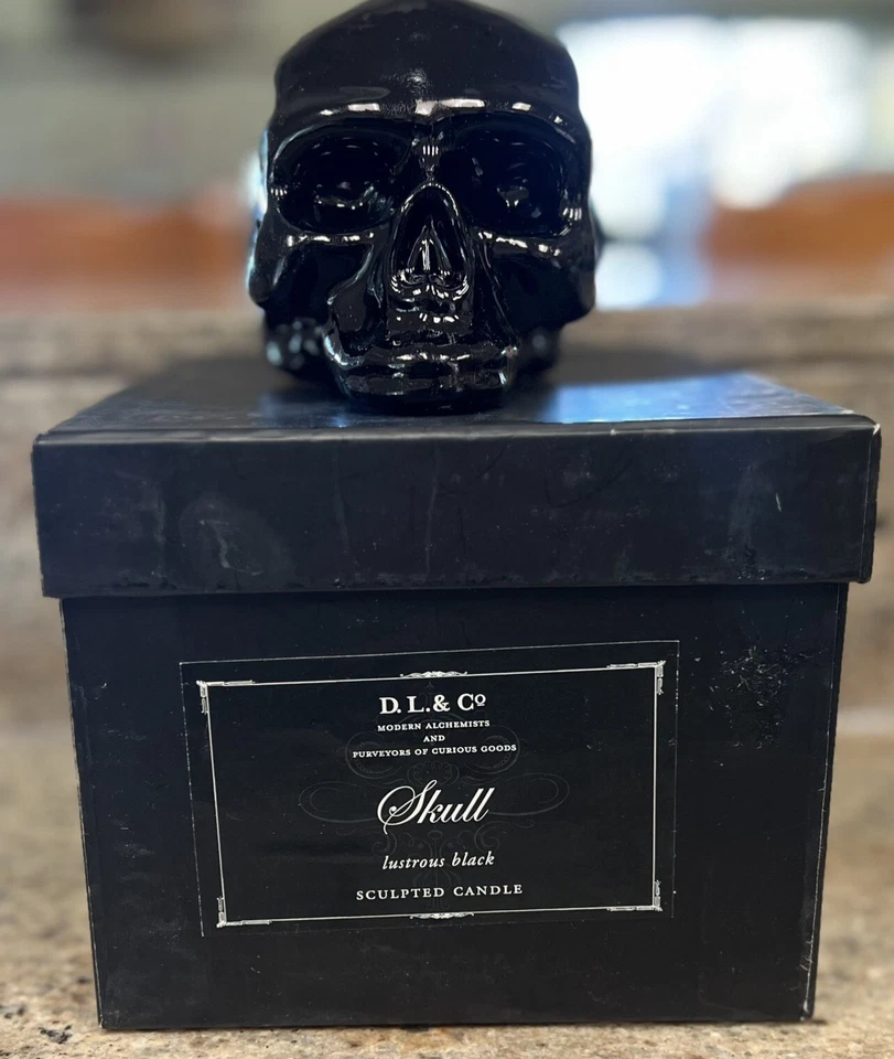 D.L. Vela calavera negra brillante & Co nueva en caja Foto 1 de 1