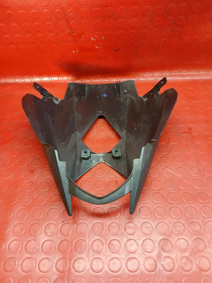 CARENA SOTTO CODONE FANALE POSTERIORE TRIUMPH 765 STREET TRIPLE RS 2017 2020 - Immagine 1 di 4