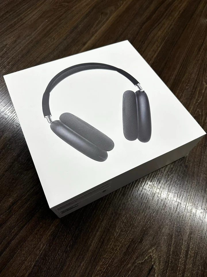 Apple AirPods Max 2a Generazione Cuffie Bluetooth OverEar USB-C Starlight MWW53 - Immagine 1 di 3