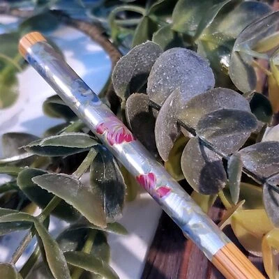 Palo de pelo de bambú con estampado de flores japonesas con caparazón de tortuga plateado azul rojo múltiple Foto 1 de 4