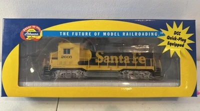 Athearn 89902 RTR HO Scale CF-7 Angled Cab DCC READY Santa Fe (ATSF) 2605 New - Image 1 of 4
