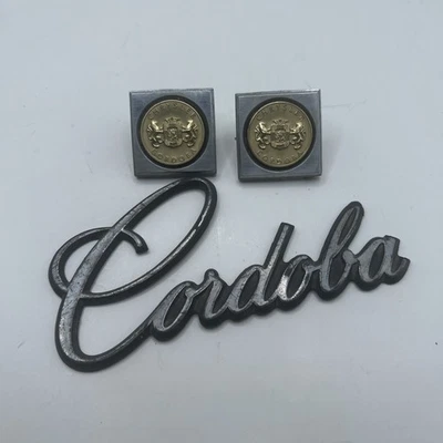 Значки с эмблемой Chrysler Cordoba 4077449 Fender Script - Изображение 1 из 4