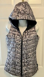 Obermeyer Women’s Sz XS Hooded Winter Vest Jacket Silver Gray Animal Print - Picture 1 of 10