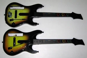 2 x Guitar Hero Guitars - Nintendo Wii - Pair - PAL - Gaming - GC - Picture 1 of 2