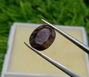 4,9 Karat ovale Form Brillantschliff bicolor Wenge bis rot Farbe Axinit Edelstein - Bild 1 von 3