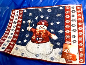 Tis the Season PATRIOTISCHER SCHNEEMANN Weihnachten Wandteppich Tischsets 13" x 19" 4er Set - Bild 1 von 4