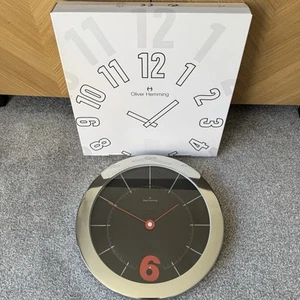 Oliver Hemming Diseñador Contemporáneo Reloj de Pared Redondo Cromo Negro Rojo 41cm Nuevo - Imagen 1 de 5