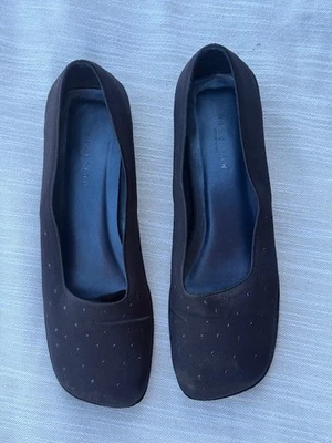 Mujer Talla 9 Negro Satinado Gatito Curar Con Pequeños Cristales por Kenneth Cole   Foto 1 de 3