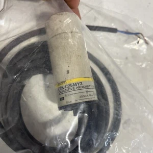 OMRON E2K-C25MY2 Proximity sensor US - Picture 1 of 2