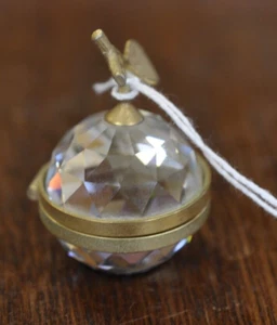 Medallón fotográfico vintage Swarouski Apple cristal 1,5 X 1,5 X 2 pulgadas elegante elegante - Imagen 1 de 10