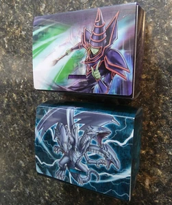 CAJA DE CUBIERTA Illusion of the Dark Magicians & Rise of the Blue-Eyes Dragón Blanco - Imagen 1 de 10