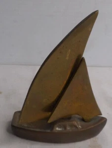 Mid-Century Modern Brass Sailboat Nautical Décor Sculpture Paperweight 4-1/4" H - Picture 1 of 3