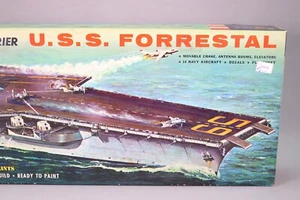 LM143 REVELL H-339 Maquette Bateau militaire porte avions USS Forrestal 56,5 cm - Picture 1 of 17