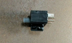 539113792 Interruptor de bloqueo Husqvarna (interruptor de freno 3P) - Imagen 1 de 3