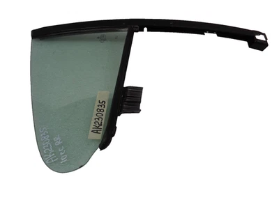 Оригинальное стекло вентиляционного окна задней правой пассажирской двери 2009-2017 Volkswagen CC AK230835 - Изображение 1 из 4