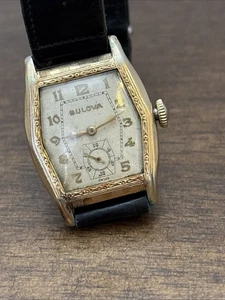 Orologio Bulova uomo anni '30 40 stile carro armato svizzero vestito necessita di servizio inciso - Foto 1 di 6