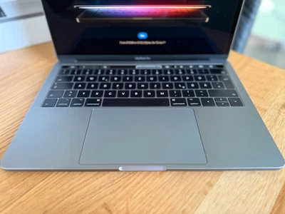 Apple MacBook Pro 13“ 3,5 GHz Dual-Core Intel Core i7   250 GB - Bild 1 von 4
