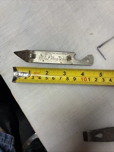 Abridor de latas de botellas de cerveza Pabst Blue Ribbon de 4,5" vintage de la década de 1950 - llave de iglesia PBR - Imagen 1 de 3