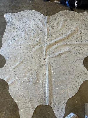 Большой бразильский серебристый металлический ковер из воловьей кожи 38 кв. футов натуральный бренд - Изображение 1 из 4