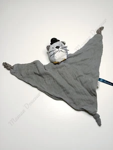 Doudou Plat Lange Fernand Chat Gris Jaune Pois Rayé Les Moustaches - Moulin Roty - Picture 1 of 4