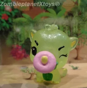 HATCHIMALS COLLECTIBLES figura RHOOBY AMARILLO VERDE RINOCERONTE RHOOBY CON DONUT SNACK ESCUADRON - Imagen 1 de 4