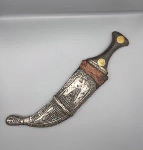 Antique Yemeni Jambiya – Handcrafted Silver Dagger with Horn Handle - Picture 1 of 13