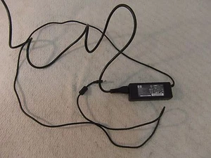 Hewlitt Packard Marke Modell 393954-002 Netzteil Ladegerät 33936 - Bild 1 von 5