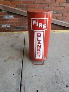 Vintage Emergency Fire Blanket and Wall Mount Metal Canister Rescue Red 20"×9" - Bild 1 von 13